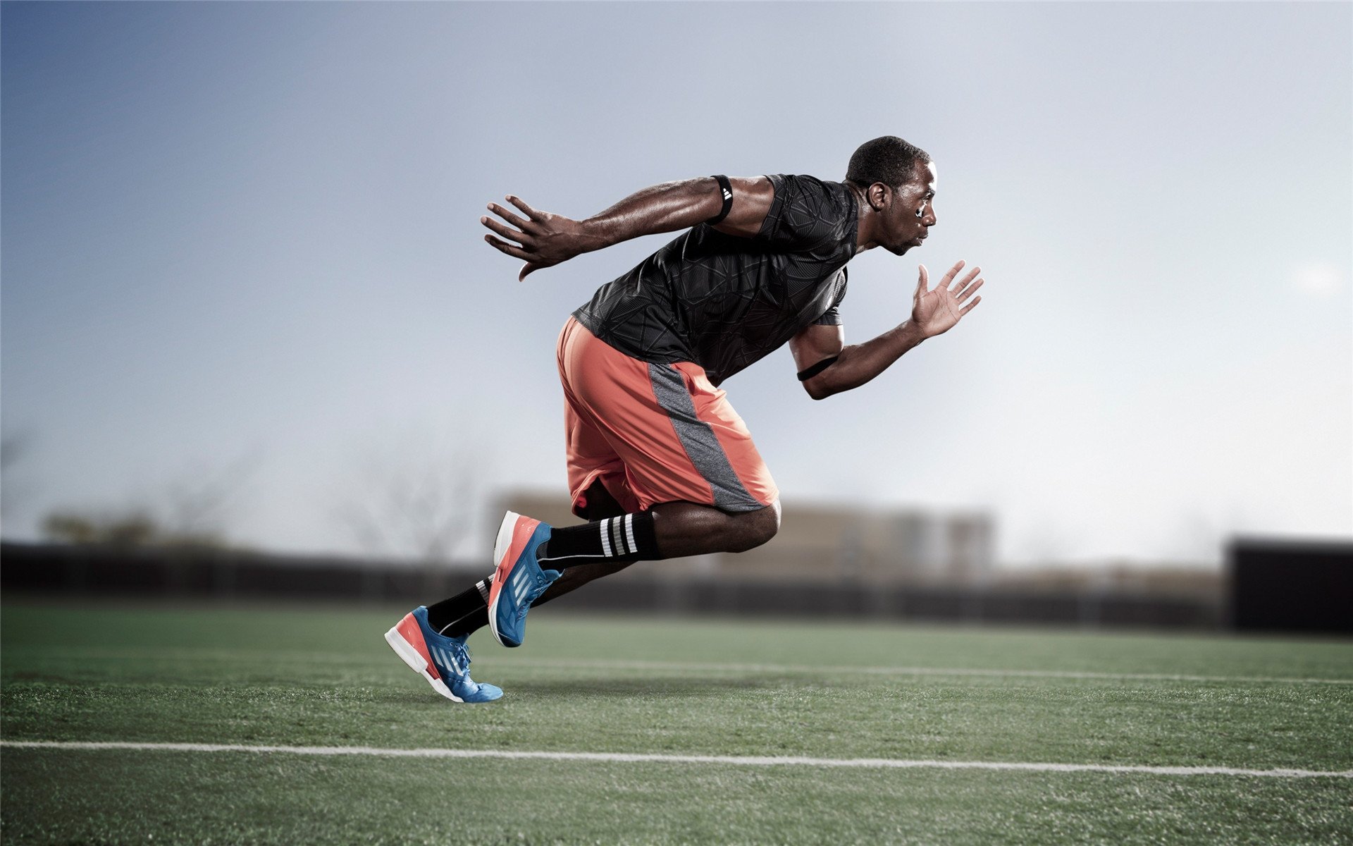 爱游戏全站app注册-特色足球运动在国际高校中逐渐普及，促进交流融合，足球特色学校主题绘画